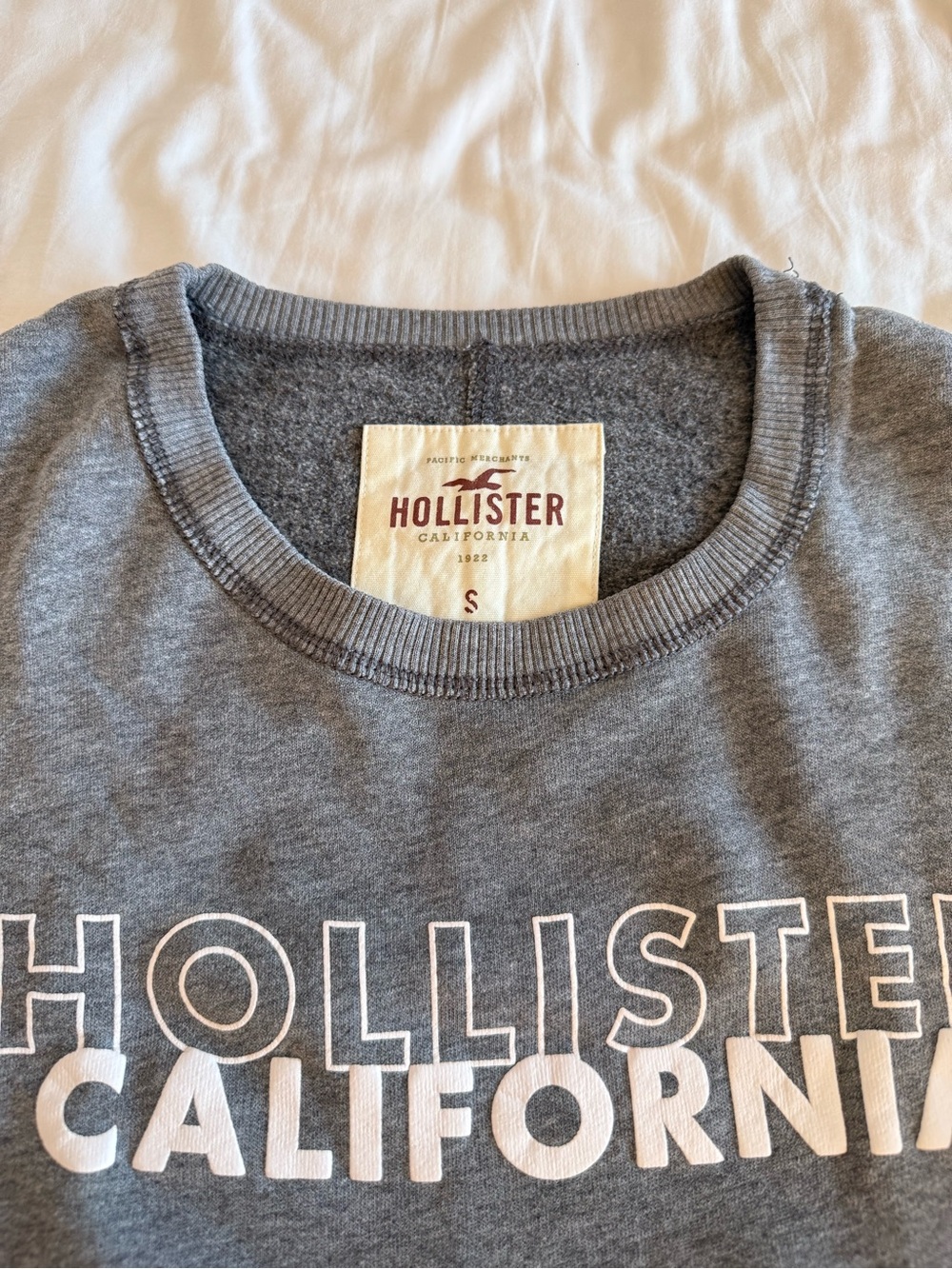 Hollister Women’s Gray Crewneck Sweater
